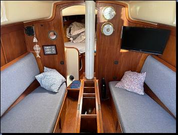 Le carré et la cabine avant